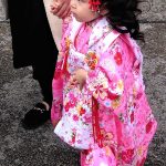 Święto Shichi-go-san - czy to prawdziwe włosy, czy dopinka? w każdym bądź razie, to różowe kimono to na pewno marzenie każdej trzylatki