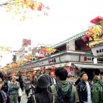 Tokio, Świątynia Senso-ji - uliczka Namamise - sklepik przy sklepiku i tłumy turystów