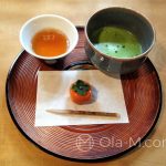 Tokio - dzielnica Ueno - do matchy serwuje się często jeszcze filiżankę lekkiej herbaty, na "zapitkę"