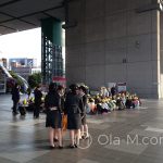 Edo Tokyo Muzeum - dzieci czekające na wejście w absolutnej ciszy