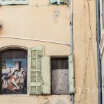 Marsylia - Stare Miasto między Starym Portem i Operą - miło jest odkrywać małe szczegóły na kamieniczkach