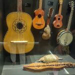 Malaga - Interaktywne Muzeum Muzyki - do wytwarzania instrumentów muzycznych można też wykorzystać... pancernika