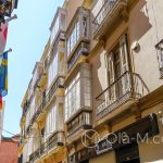 Malaga - Stare Miasto - charakterystyczne dla Malagi wykusze, taki rodzaj zabudowanych balkonów