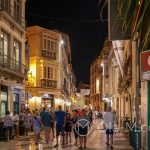 Malaga - Stare Miasto wieczorem - koło 22 na ulicach jest tłum