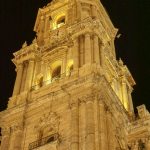 Malaga - Katedra w nocnym oświetleniu