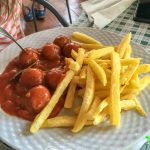 Andaluzja - Ronda - Restauracja Las Banderas - Albondigas, czyli mięsne kuleczki w sosie i do tego patatas fritas