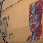 Marsylia - Le Panier - wypatrywanie artystycznych graffiti na starych kamienicach jest częścią zwiedzania tej dzielnicy
